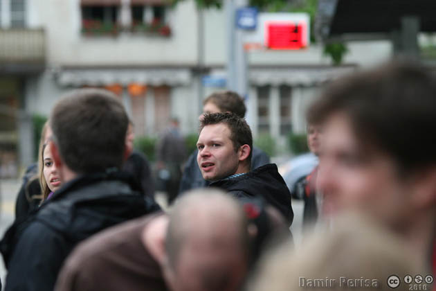 AN_Waiting_for_the_postbus_to_Balmberg